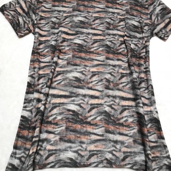 Zara • Semi-Sheer Print Tee - Picture 2 of 5